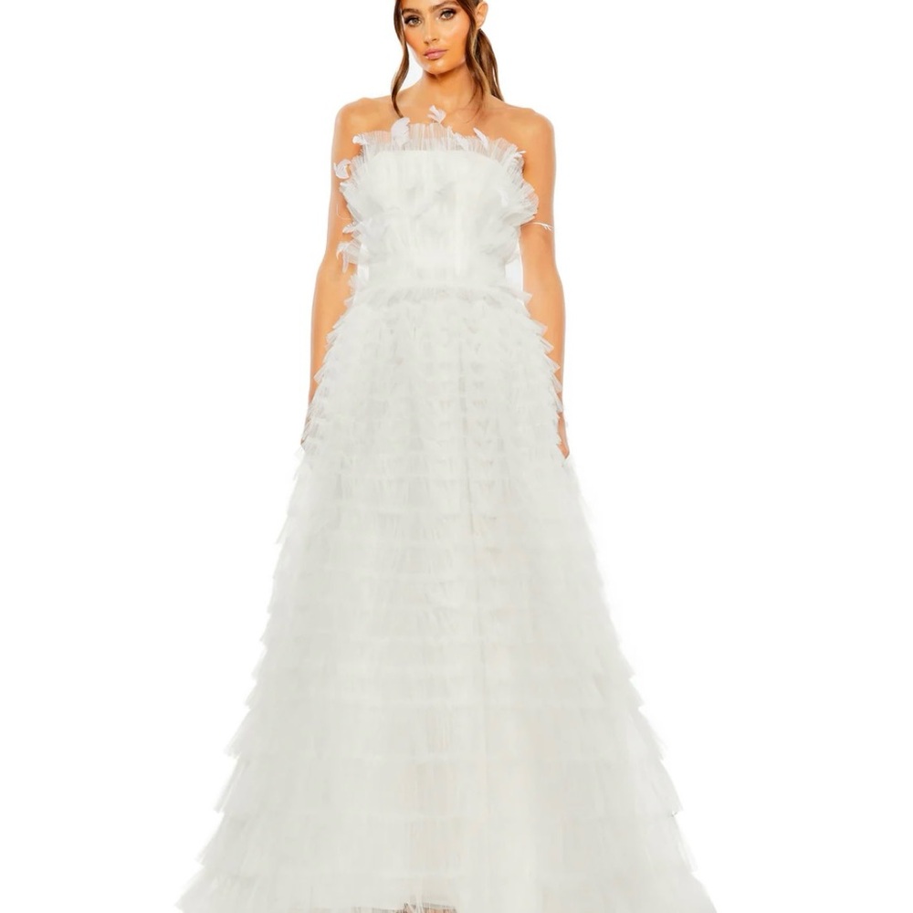 Elegant White Strapless Gown